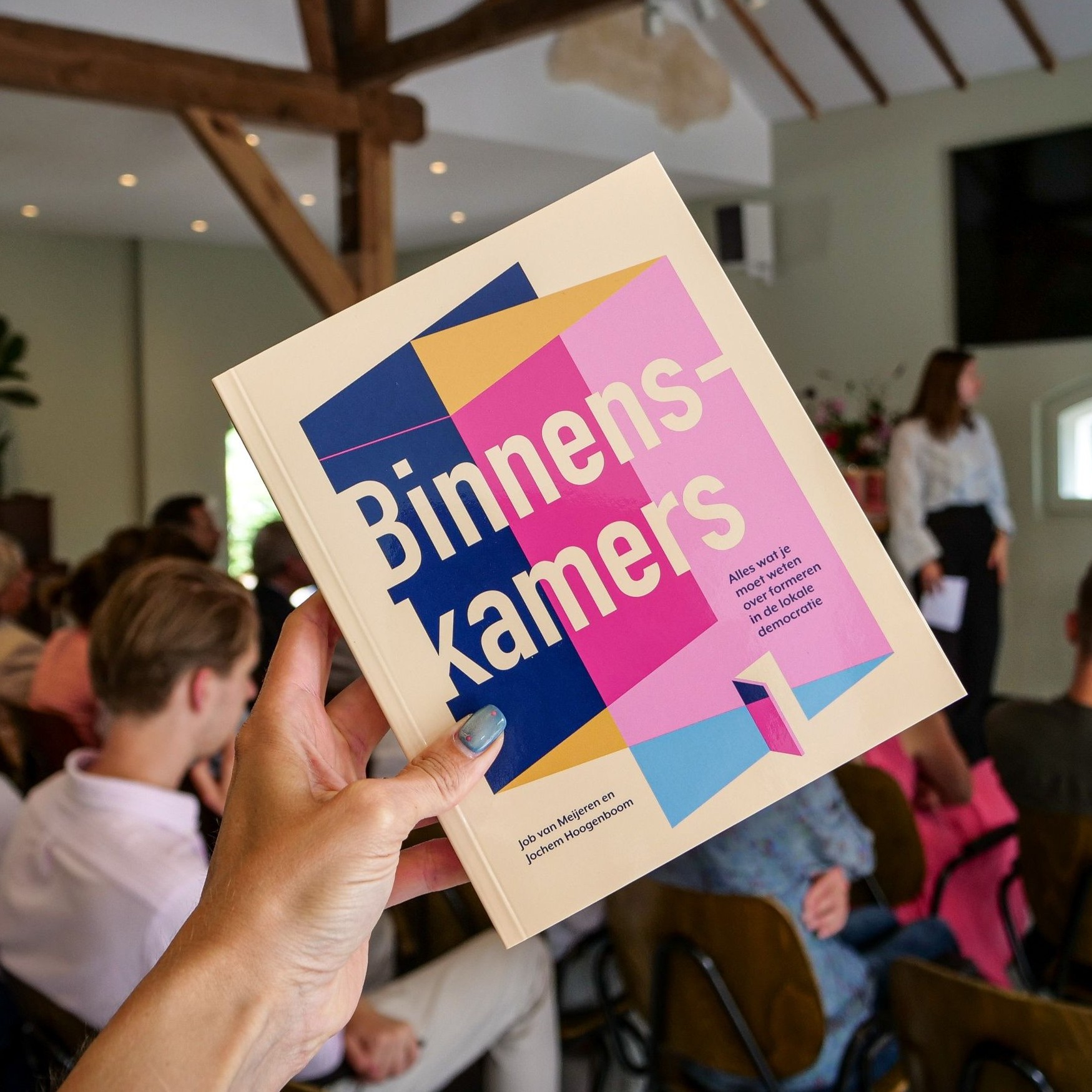 Het eerste formatieboek: Binnenskamers