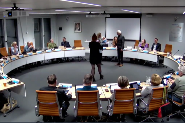 Vaststelling profielschets Dijkgraaf tijdens AB